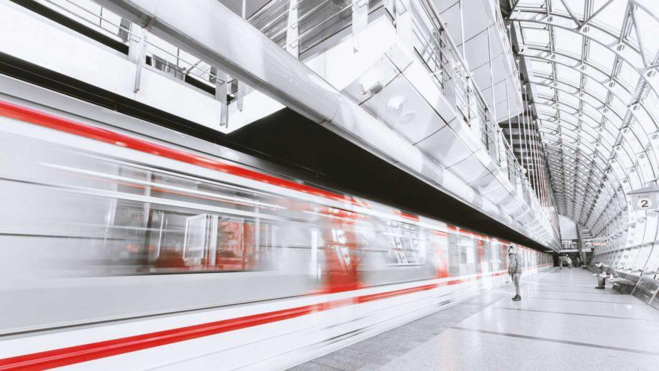 A fast moving train passing by the station